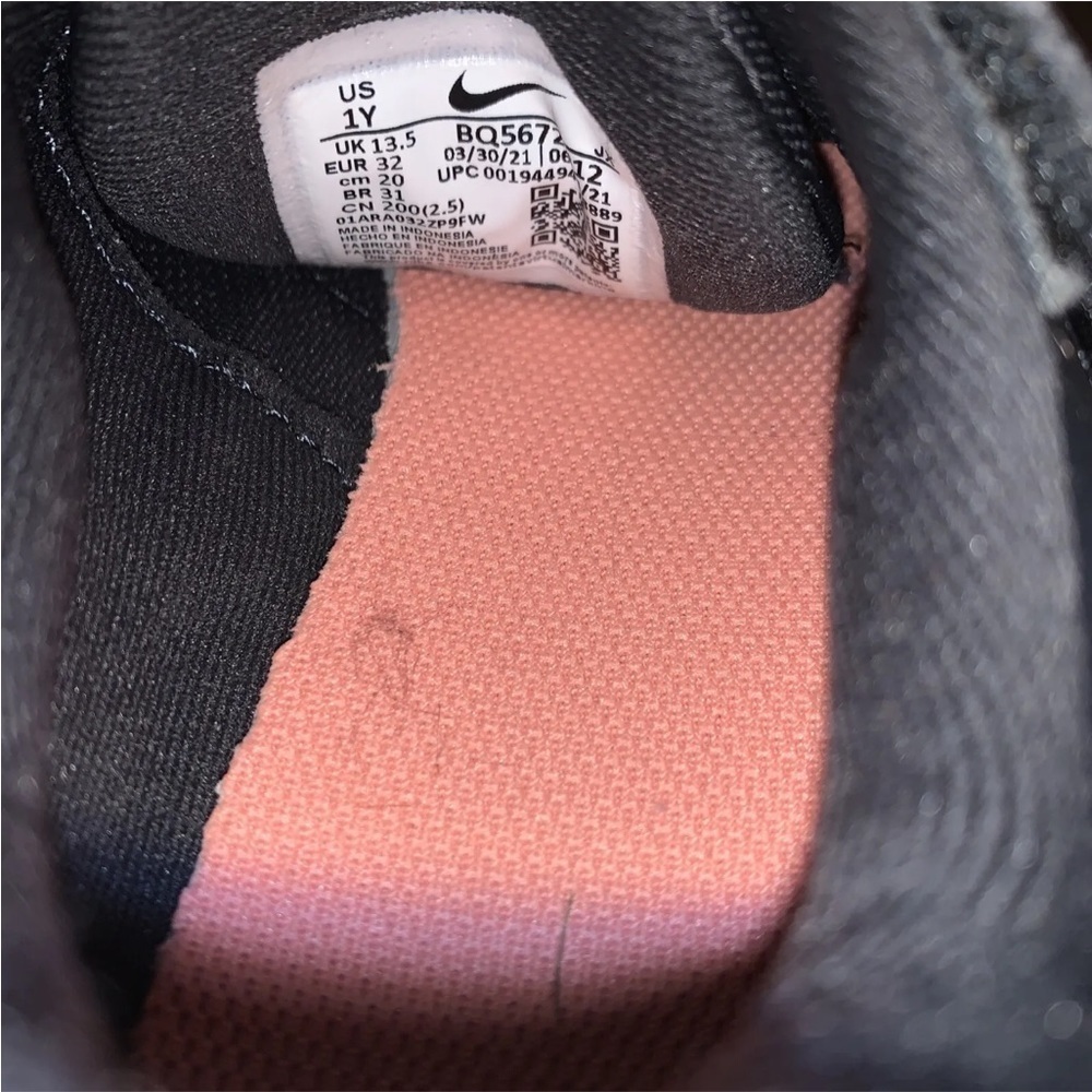 Nike Revolution 5 PSV Dark Smoke Gray Atomic Pink Youth Size 1 Good Preowned - Picture 4 of 5